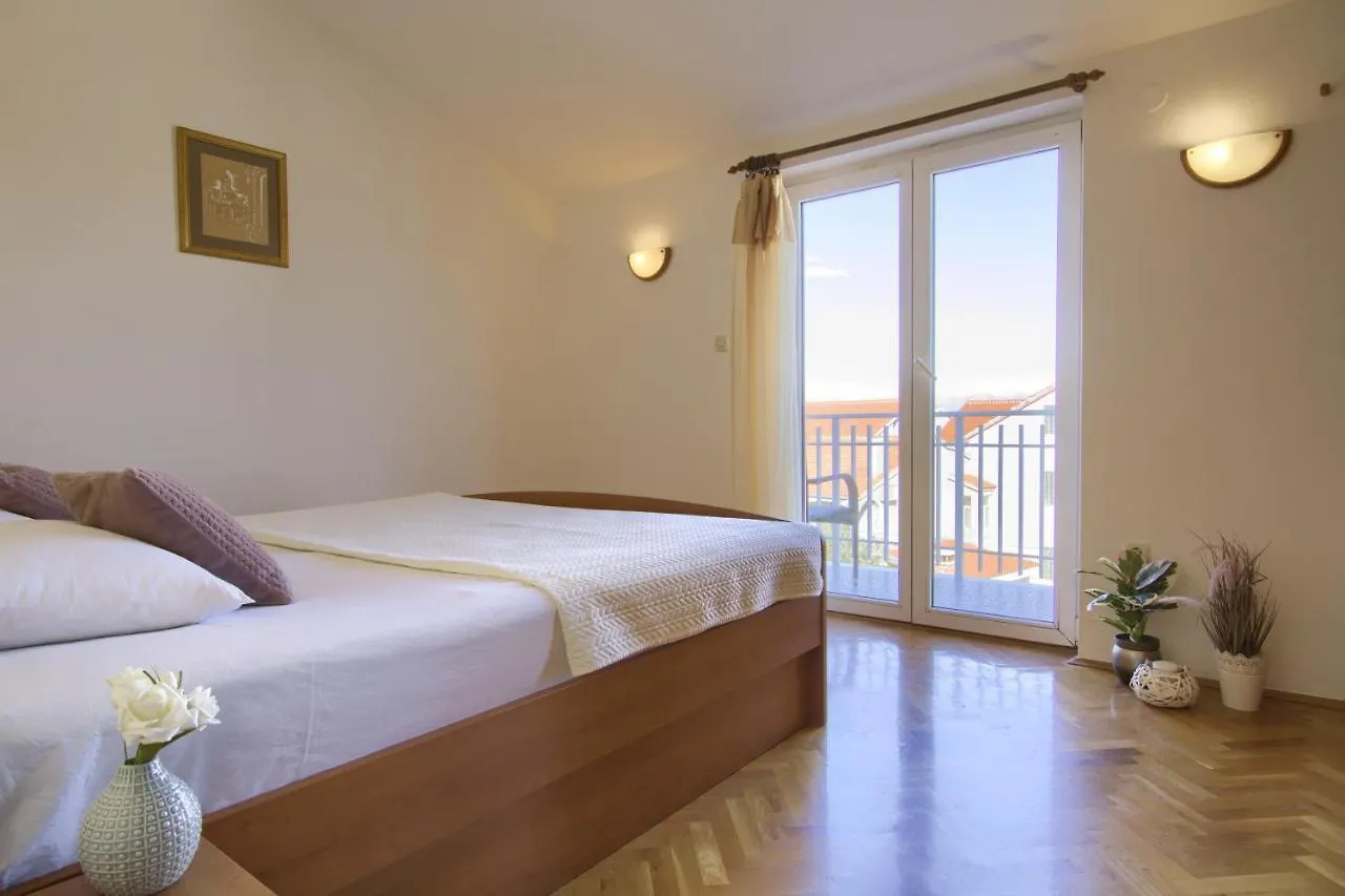 Beachfront Summer Oasis Preko