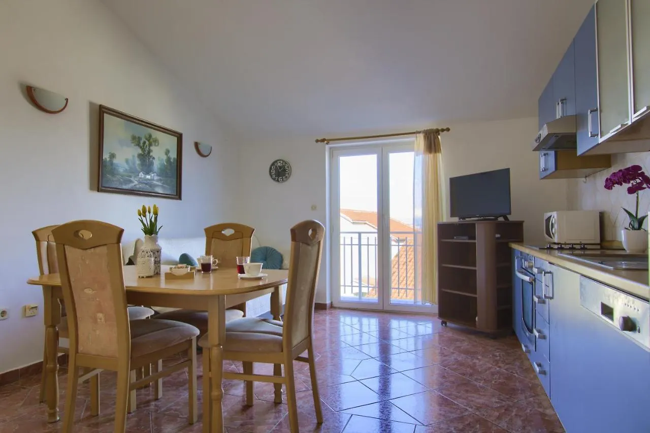 Beachfront Summer Oasis Preko Apartment