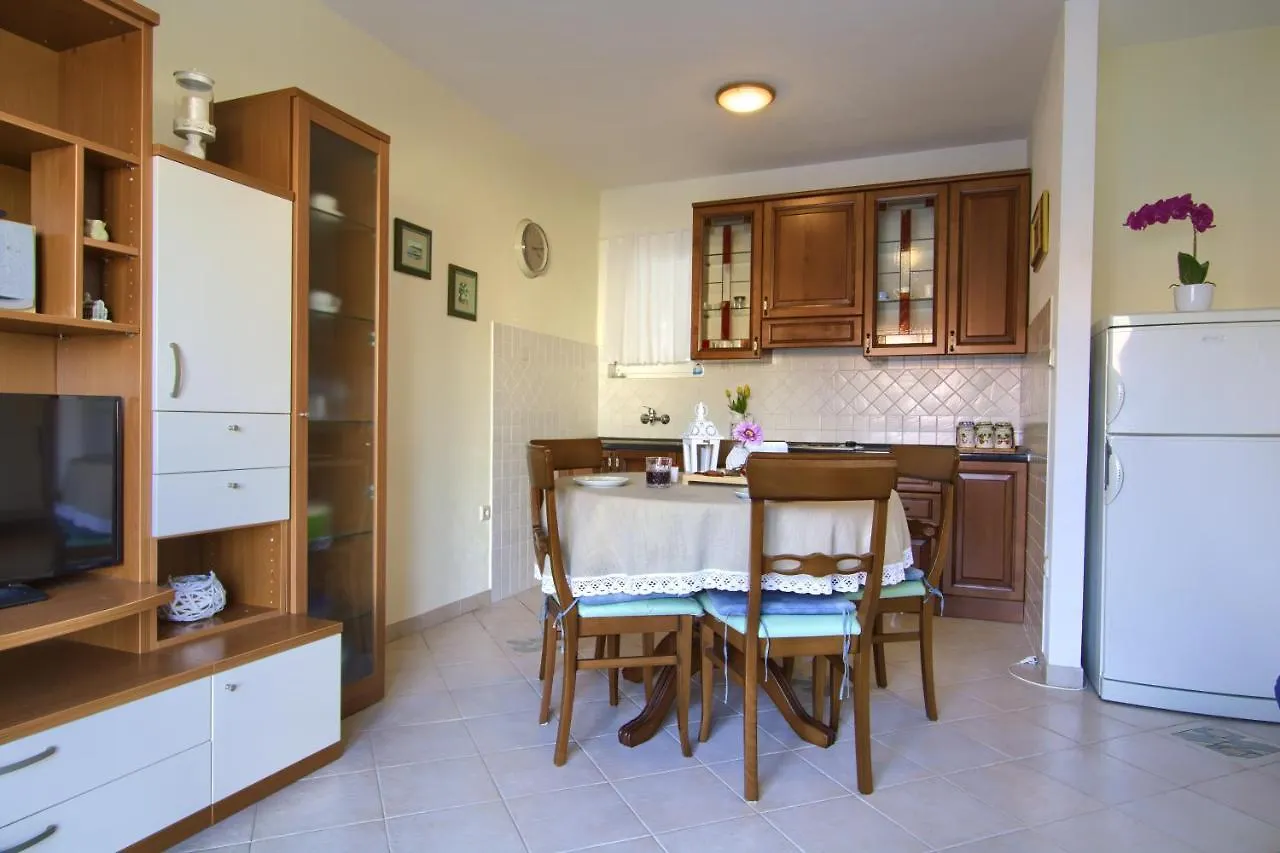 Beachfront Summer Oasis Preko Apartment