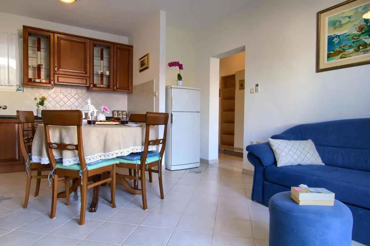 Apartment Beachfront Summer Oasis Preko Croatia