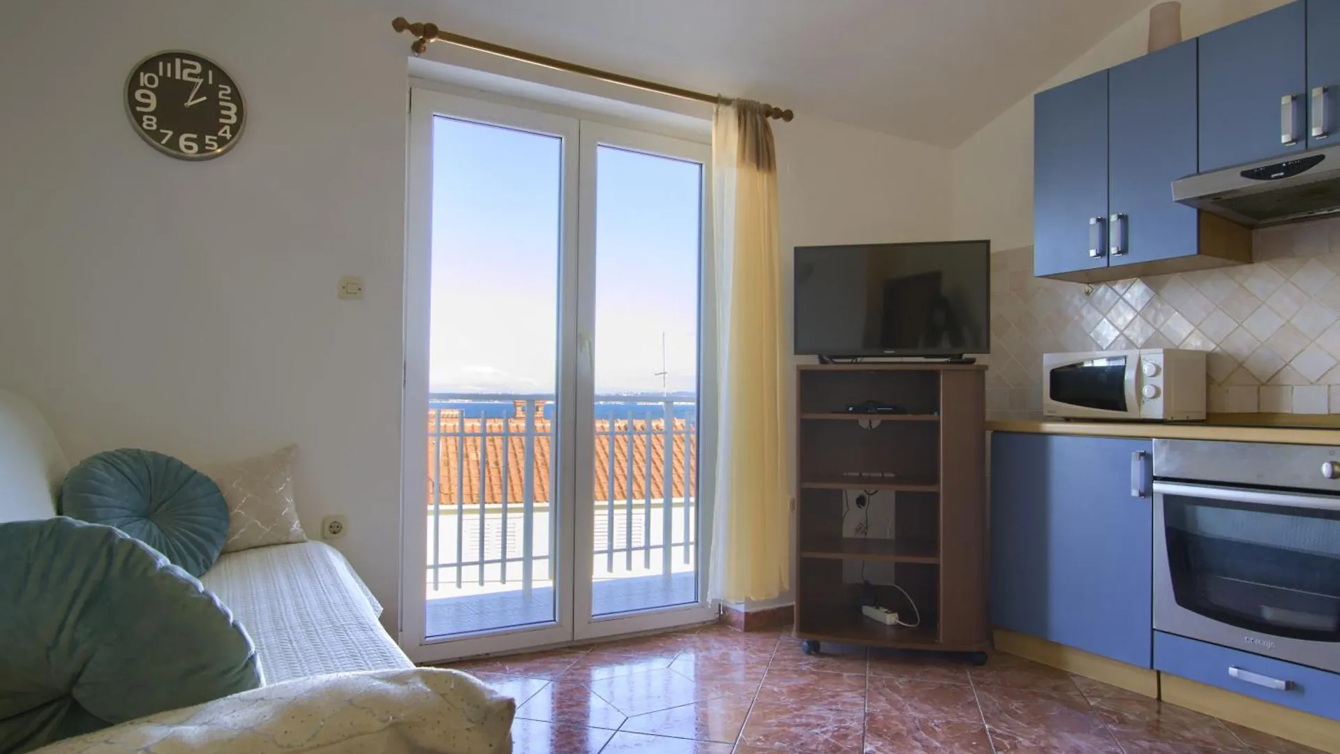 Beachfront Summer Oasis Preko